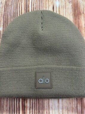 ALO Yoga Women's Tan Beanie